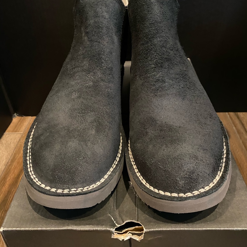 UGG Men’s Camino Chelsea Boot